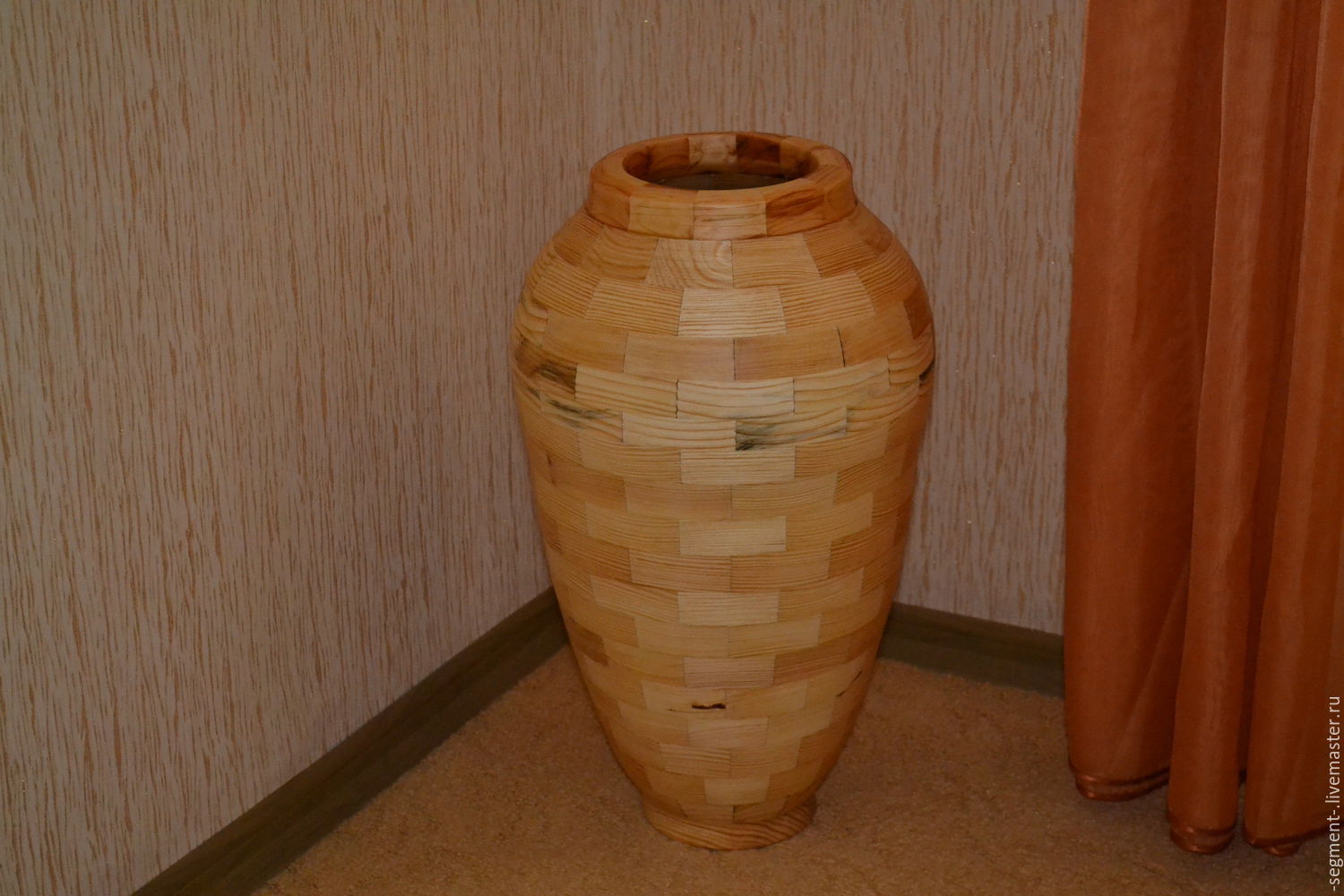 вазы из дерева 
