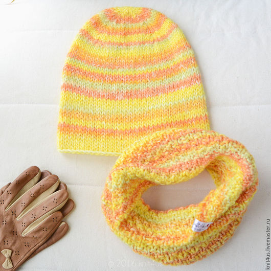 Яркий комплект knit4us - шапка и снуд