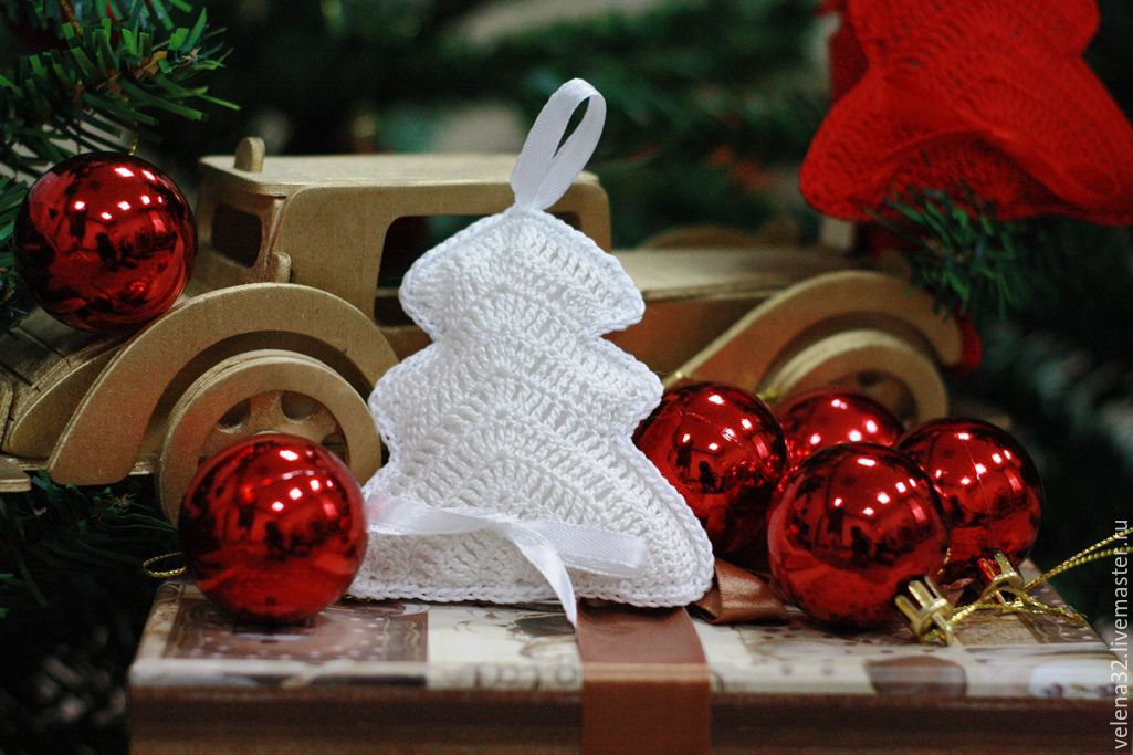 Белая новогодняя игрушка Белая новогодняя игрушка