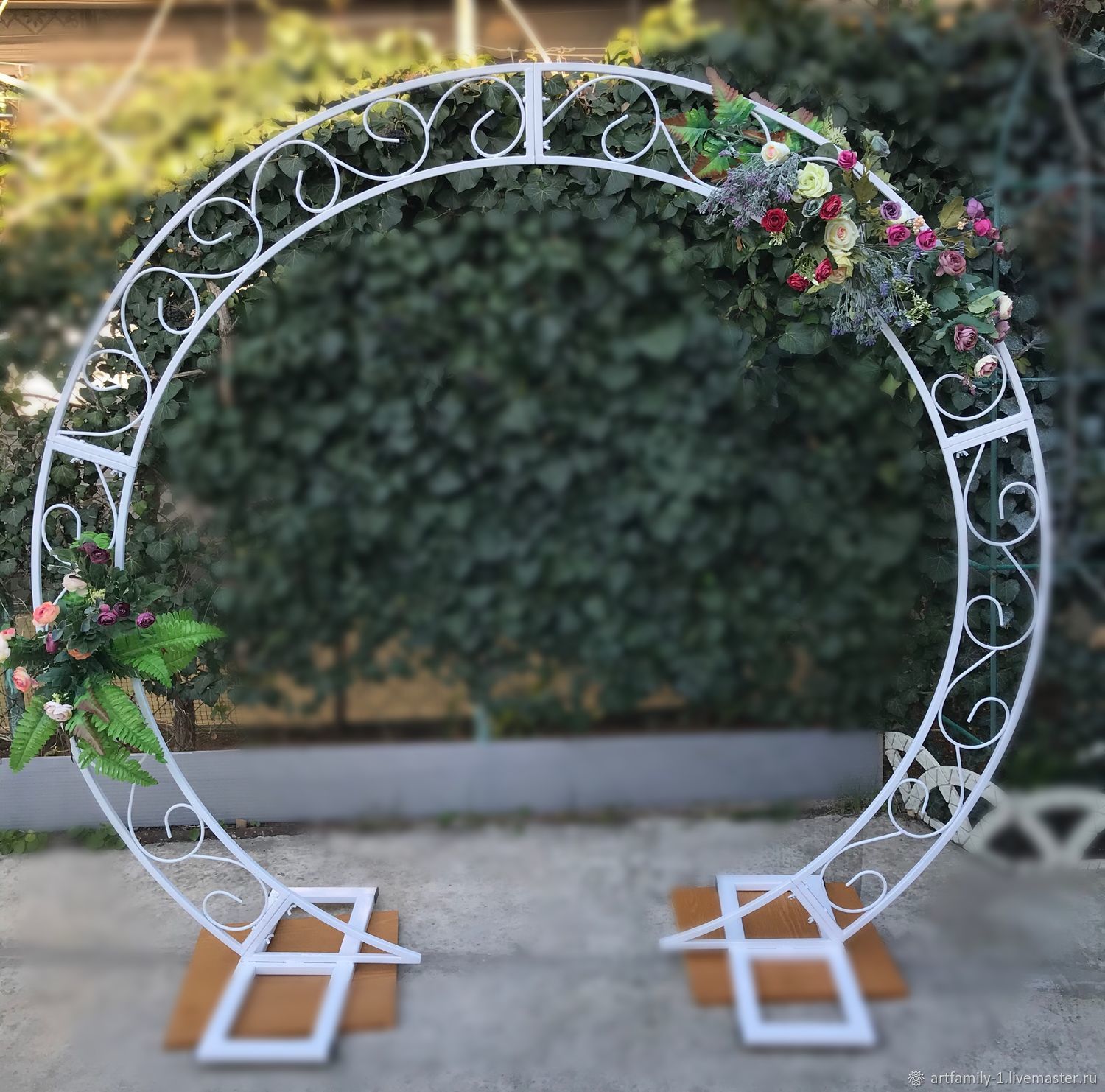Металлическая фотозона. Металлическая арка для свадьбы. Свадебные арки из металла. Арка для фотозоны. Арка железная для свадьбы.