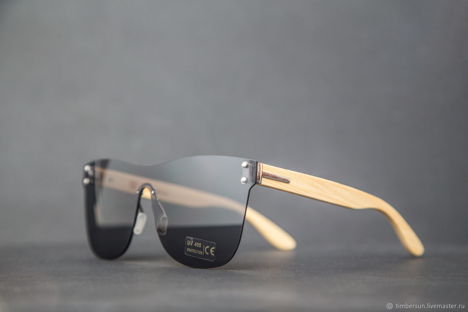 Солнцезащитные очки "Shield Grey" с деревянными дужками.