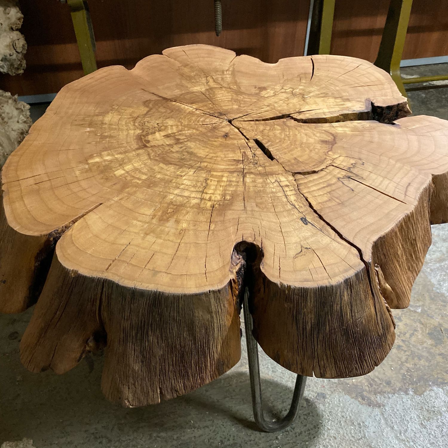 Журнальный стол из корня дерева