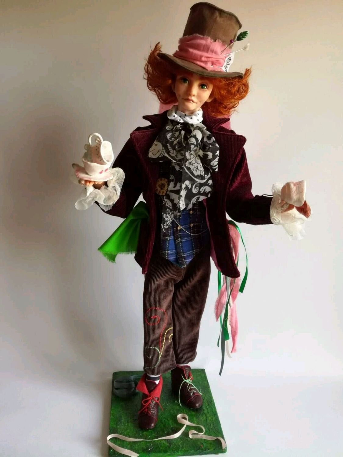 Кукла коллекционная де люкс 11.5``Сумасшедший Шляпник