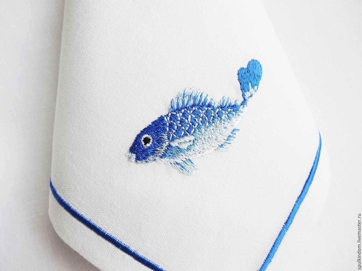 Napkin with embroidery 