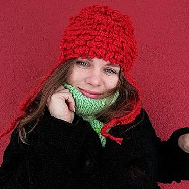 Аксессуары ручной работы. Ярмарка Мастеров - ручная работа Шапка ушанка, вязаная, женская  - красивого красного цвета.. Handmade.