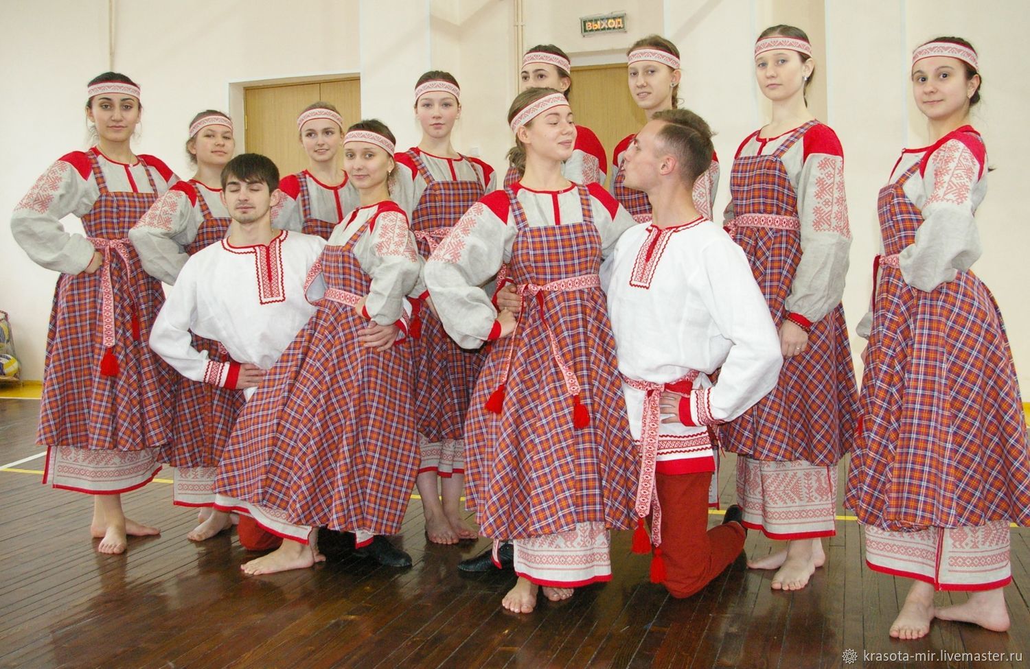 Стилизованный костюм русского народного танца