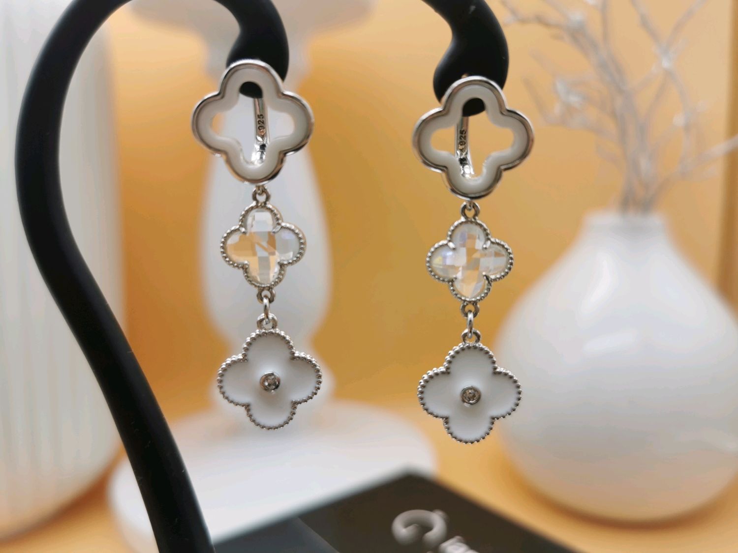 ван клифф серьги. пусеты клевер van cleef. серьги van cleef pure alhambra. серьги magic alhambra van cleef. Van cleef arpels серьги.