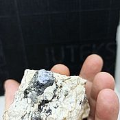 Хантигирит- Тейский жад с пиритом. Камни и минералы