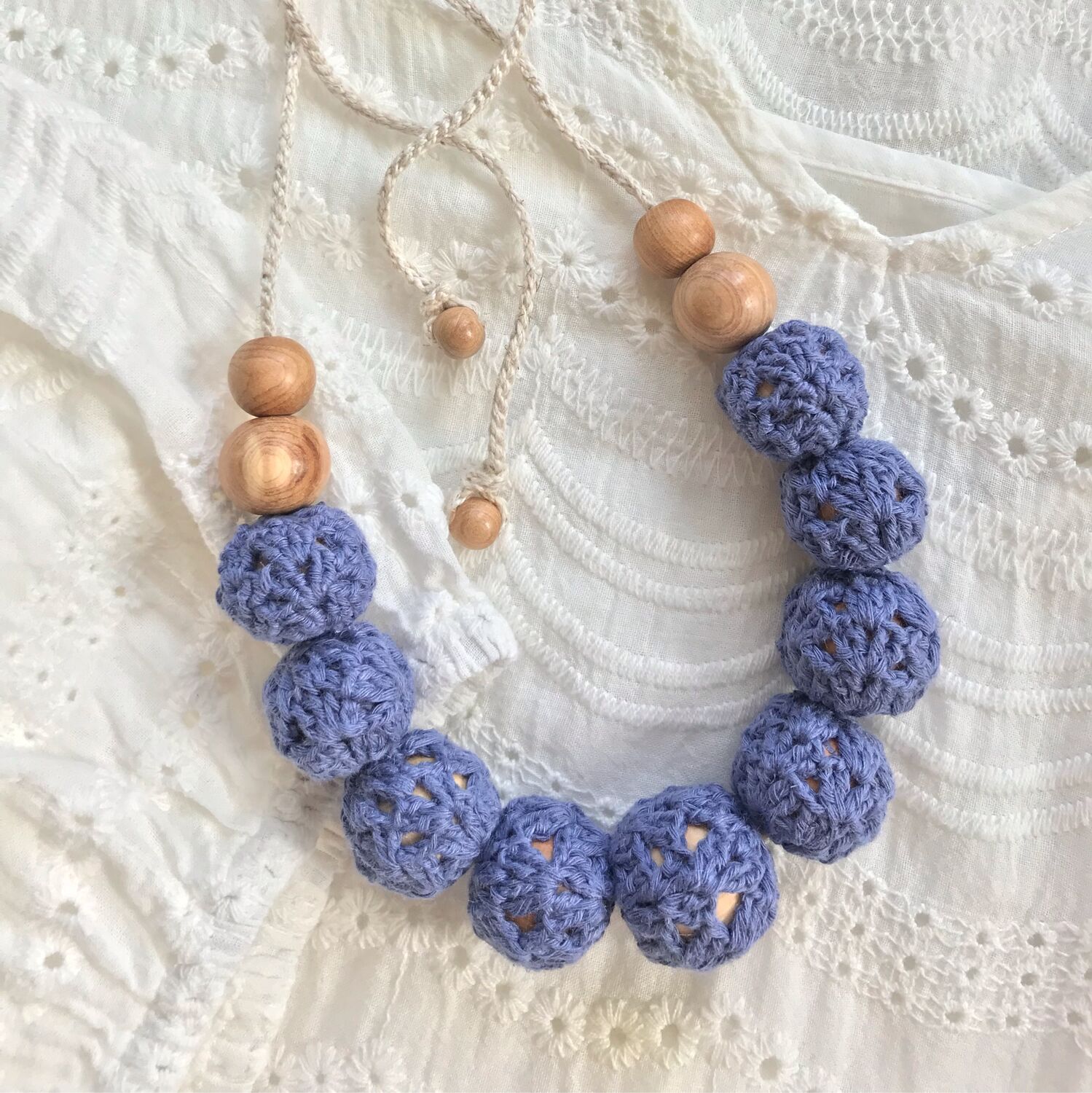 Бусы из можжевельника Осенние облака в интернет-магазине на Ярмарке ...