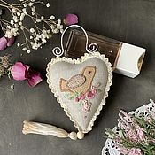 Для дома и интерьера handmade. Livemaster - original item Textile heart with embroidery “Heart with a bird”. Handmade.