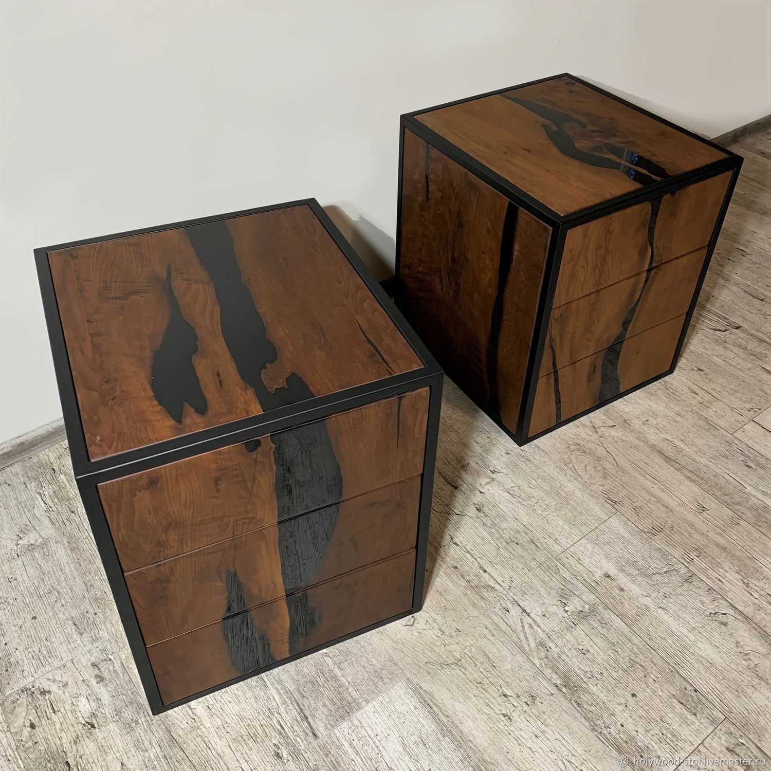 Прикроватная тумбочка из массива дерева и эпоксидной смолы в интернет ...