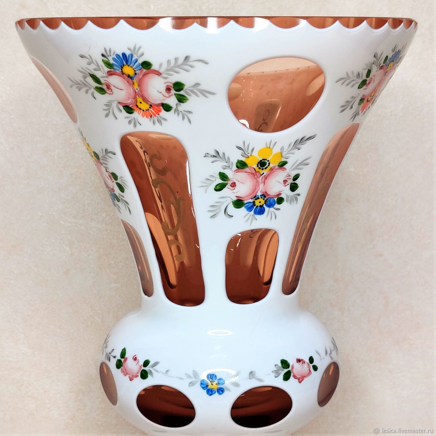 Ваза карамелька. Старинная ваза двухслойное стекло. Вазы Богемия советского периода. Розовая ваза Богемия. Чехия редкие вазы двухслойное стекло Винтаж.