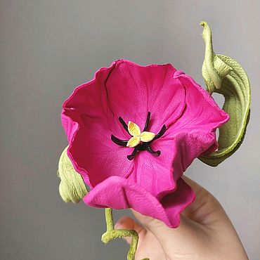 Брошь Счастливый Тюльпан из кожи и замши. . Украшения ручной работы - Ярмарка Мастеров Украшения ручной работы. Ярмарка Мастеров - ручная работа Брошь Счастливый Тюльпан из кожи и замши. Handmade.