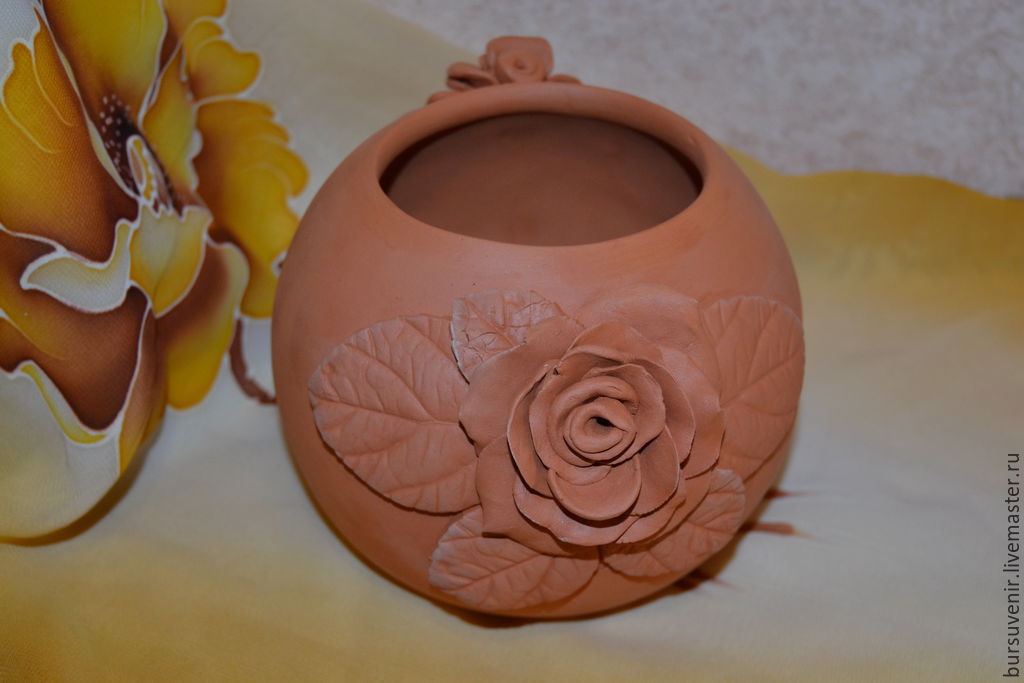Лепить вазу. Ваза для цветов из глины. Глиняные вазы. Вазы из глины ручной работы. Ваза из керамической глины.