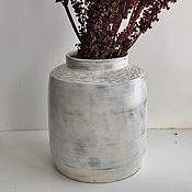 Черно-белая ваза