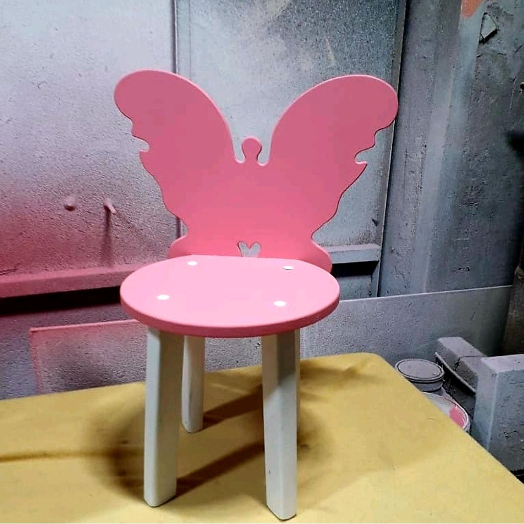 Спинка детского стула в форме бабочки