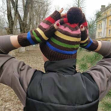 Аксессуары ручной работы. Ярмарка Мастеров - ручная работа Вязаный женский комплект спицами шапка и митенки радуга коричневый. Handmade.