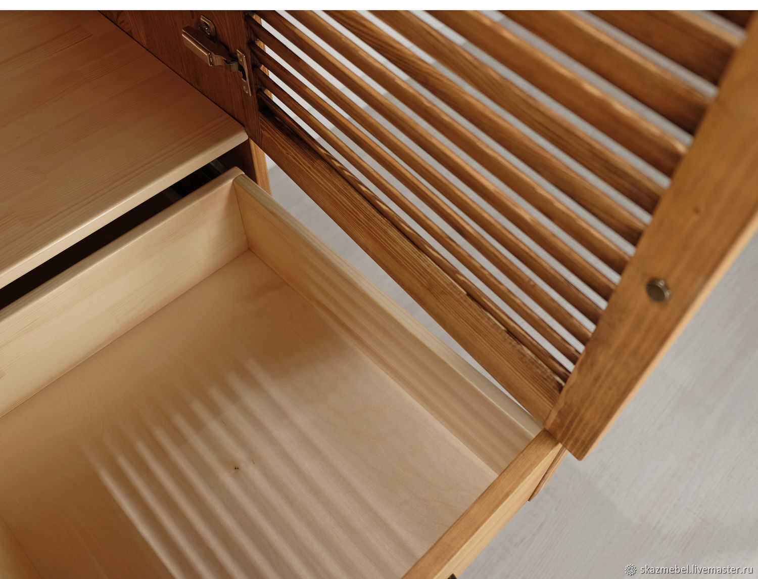 Шкаф для одежды деревянный окоф