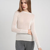 Elongated top made of premium knitwear in colorblock colors