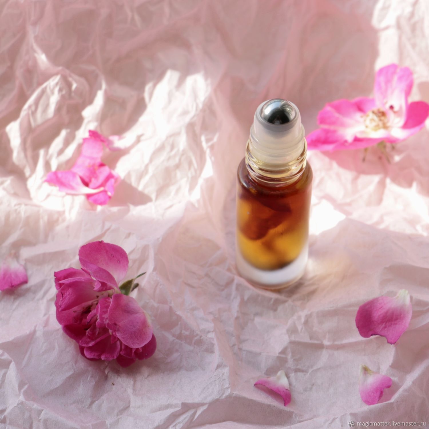 Запах розового масла. Rose Parfum. Духи с ароматом розы. Духи с маслом розы. Розы маслом.