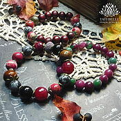 Necklace of natural stones 