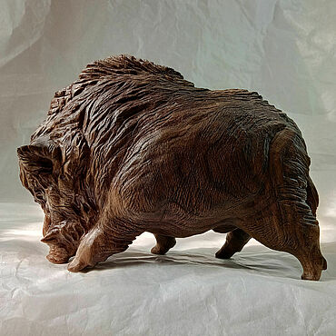 фигурка свиньи из дерева ручной работы