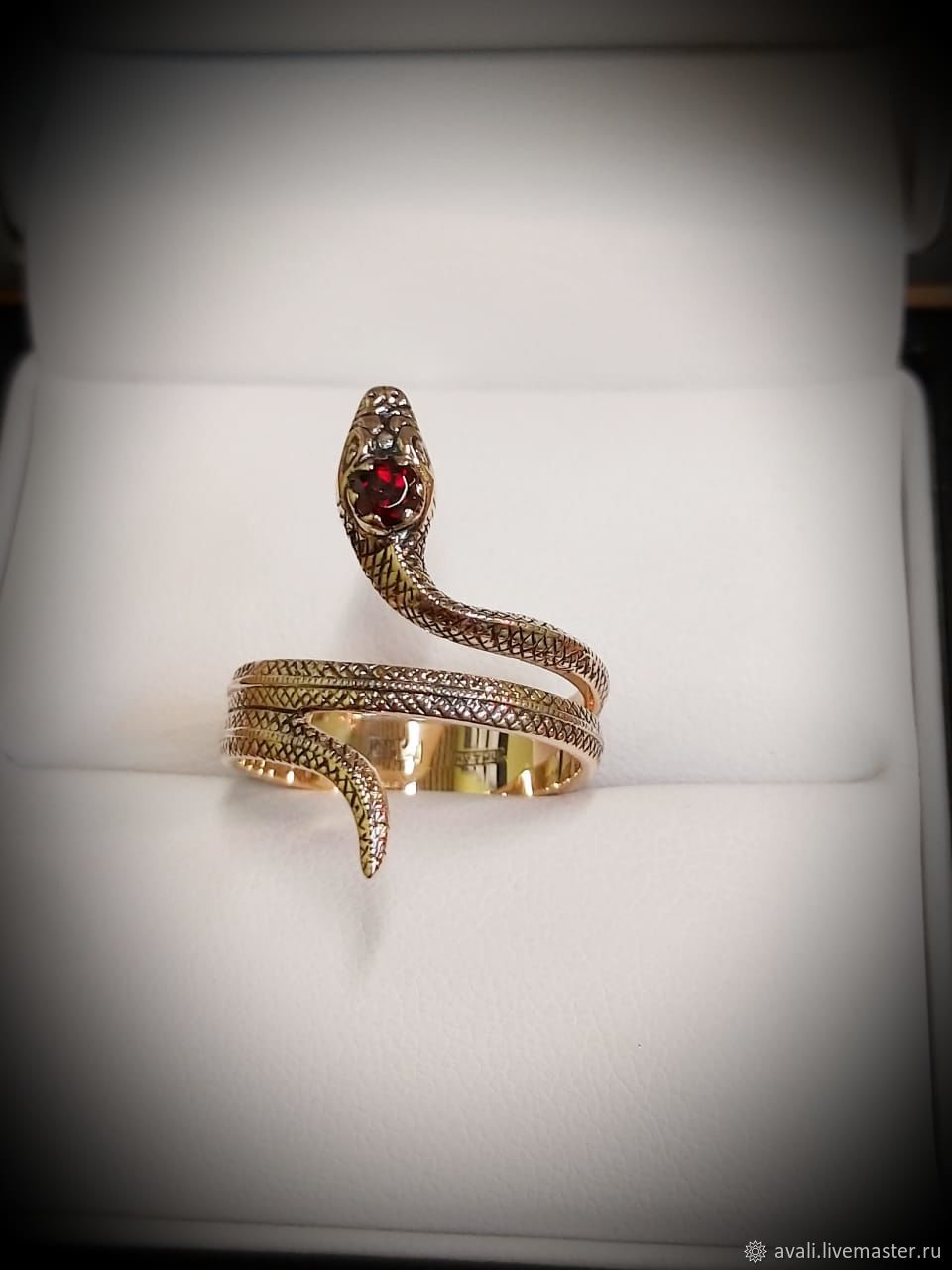Золотое кольцо булгари змея