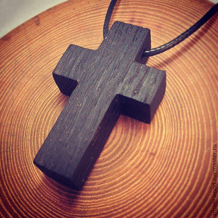 Деревянные мужские крестики. Деревянный крестик. Крест нательный деревянный. Крестик из дерева. Нательный крестик из дерева.