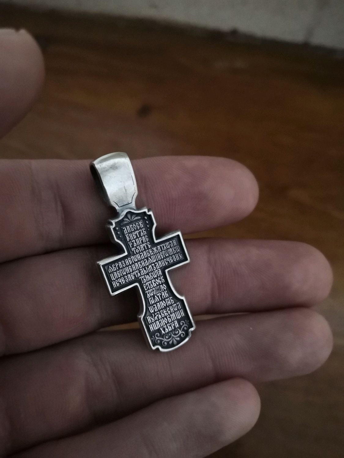 Серебряный крест фмба фото. Крестик знамение. Маленький серебряный крестик. Крест в краснодаре. Серебряный крестик мужской.