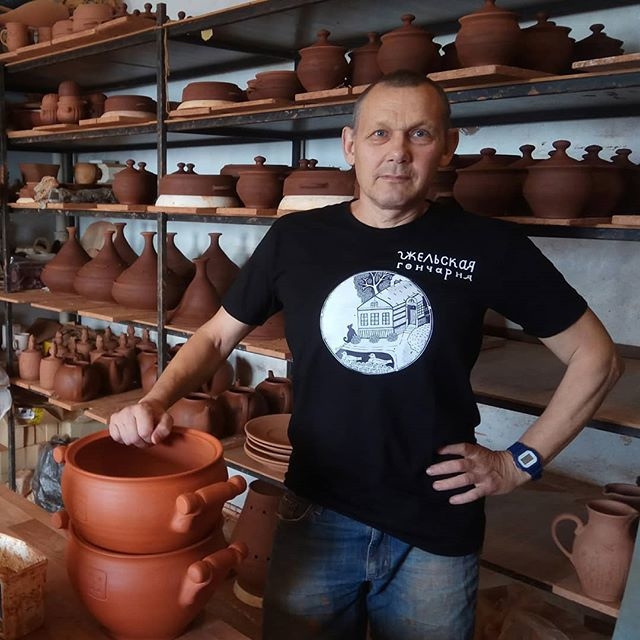 Руководитель гончарни Алексей