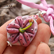 Украшения handmade. Livemaster - original item Delicate lily - Pendant pink flower lampwork flamework glass bead. Handmade.