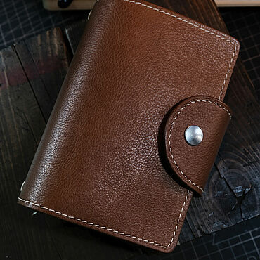 Кожаный блокнот на кнопке со сменными блоками, карманный софтбук. WINGS leather - Аксессуары из кожи. Блокноты ручной работы - Ярмарка Мастеров Блокноты ручной работы. Ярмарка Мастеров - ручная работа Кожаный блокнот на кнопке со сменными блоками, карманный софтбук. Handmade.