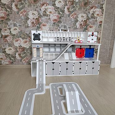 Куклы и игрушки ручной работы. Ярмарка Мастеров - ручная работа Парковка со всеми боксами спец служб, автомойкой - В НАЛИЧИИ. Handmade.