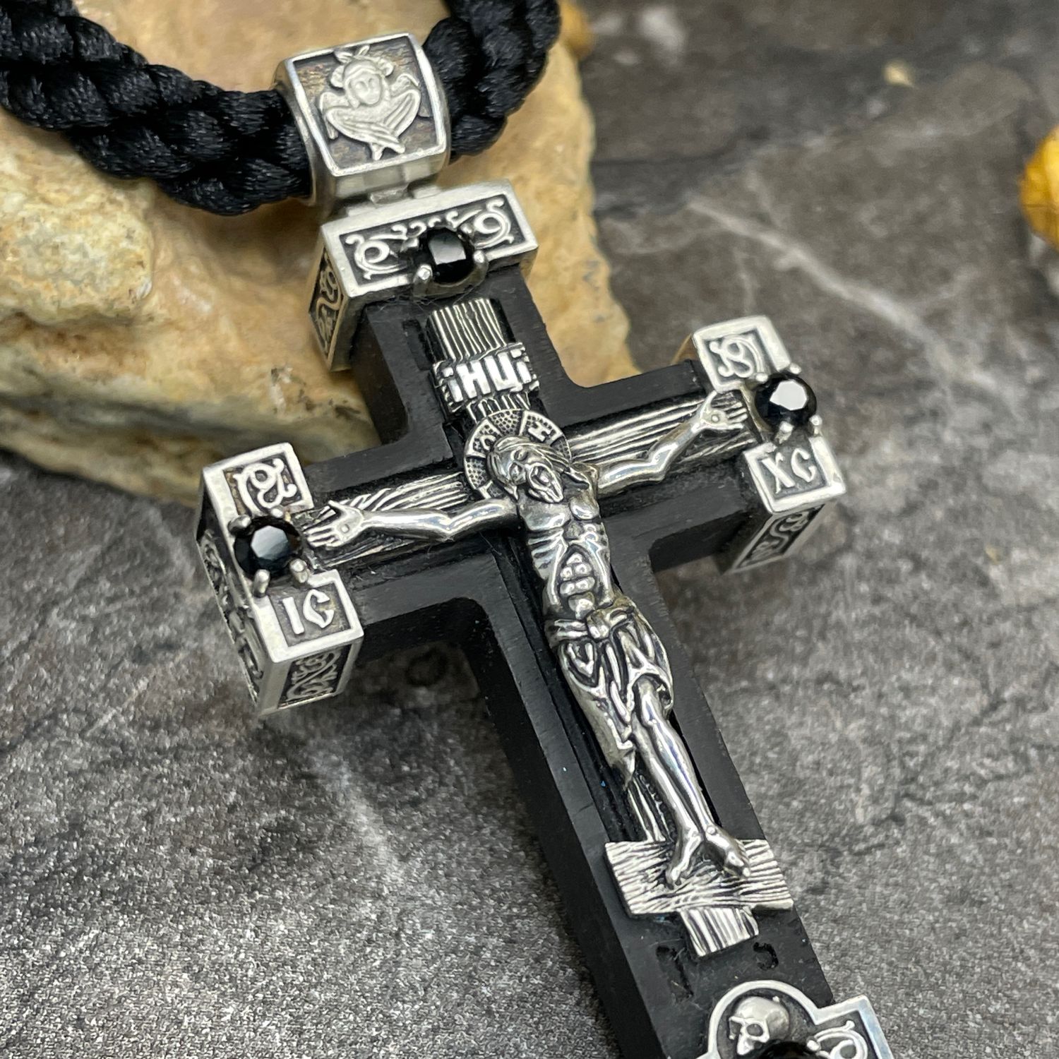 Крестна крест. Крест серебряный мужской христианский. Крест деревянный с серебром наперсный. Деревянный крест с серебром.