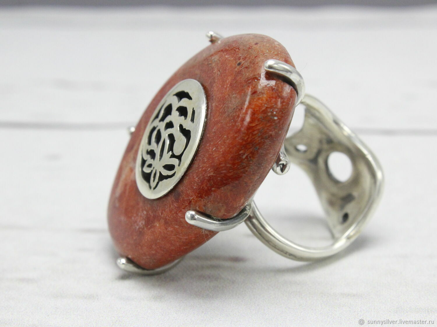 Большое овальное кольцо с кораллом из серебра 925 DP0023 в интернет ...