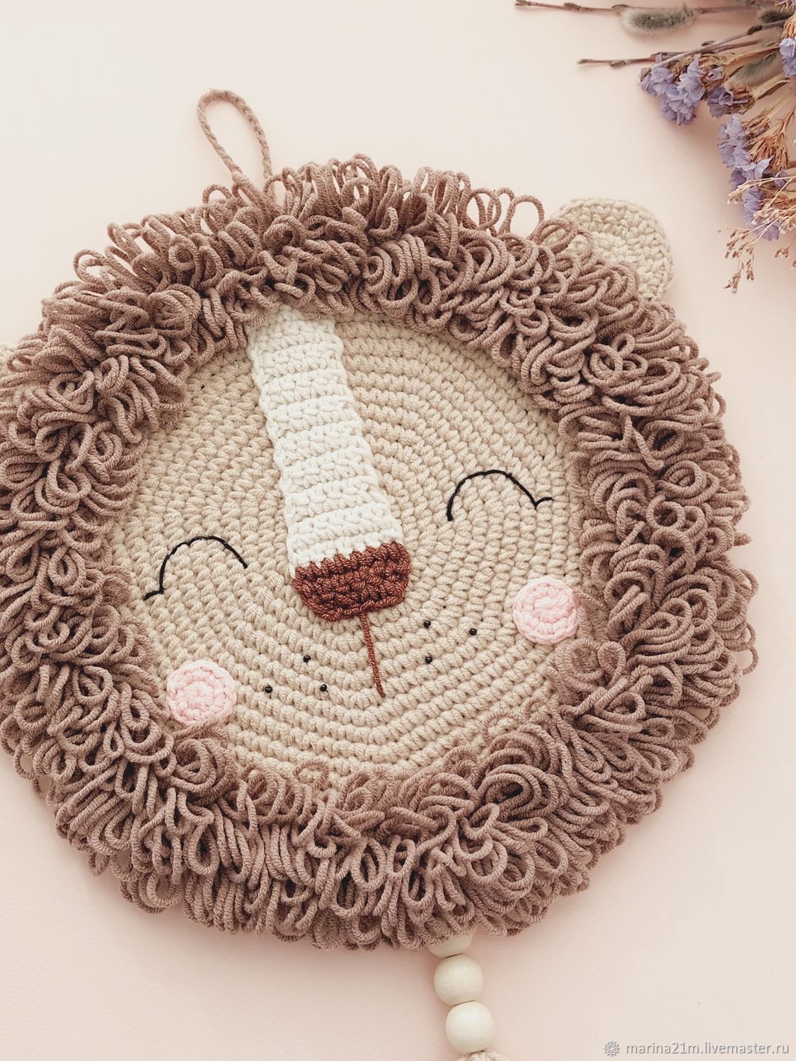 Вязаное панно "Лев" – купить на Ярмарке Мастеров – SBJKKRU | Подвески ...