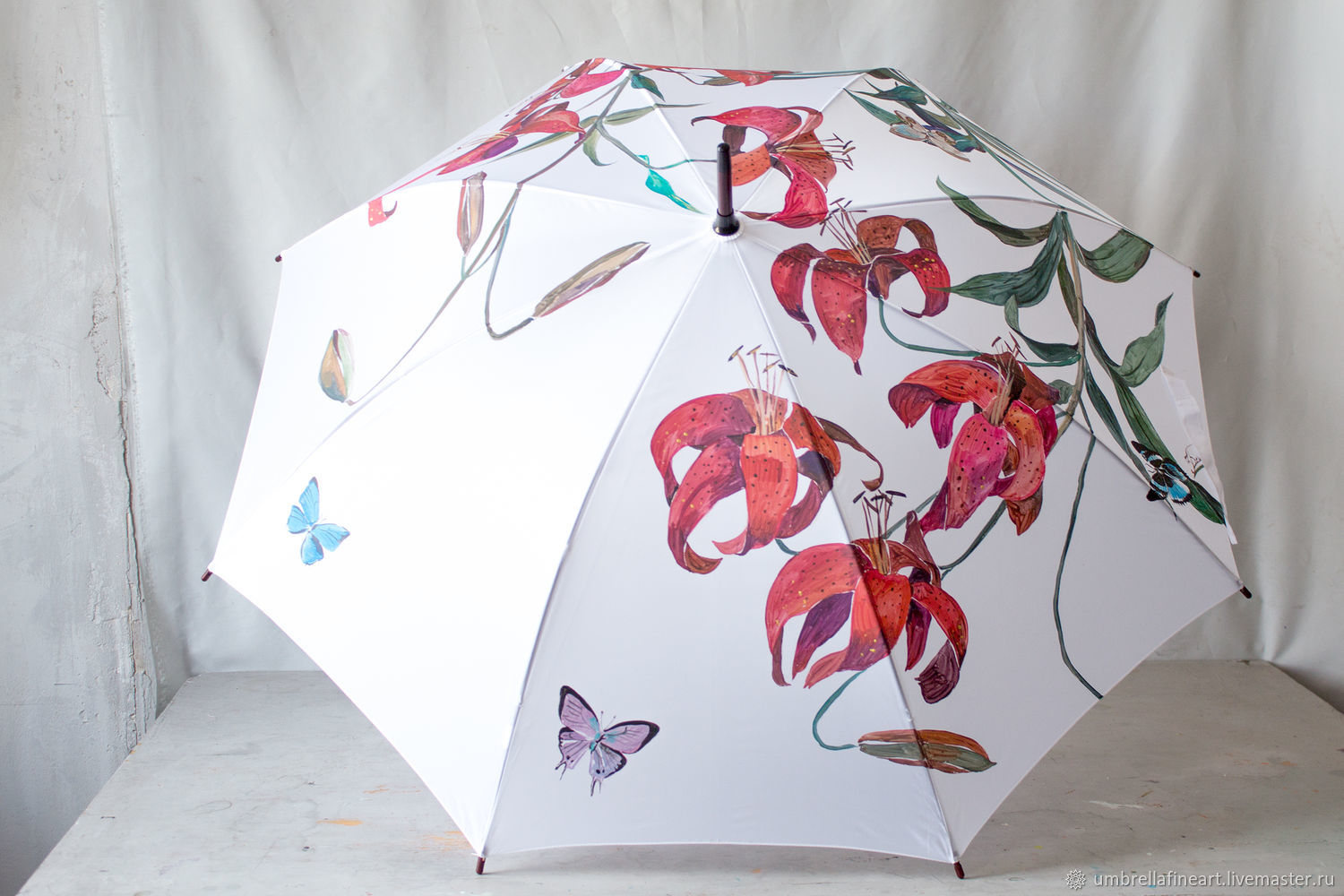 Зонт с бабочками меняющими цвет
