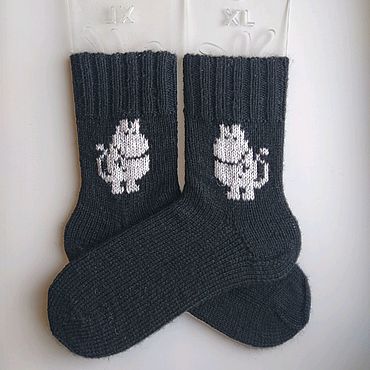 Аксессуары ручной работы. Ярмарка Мастеров - ручная работа RussianSocks Чёрно-белые вязаные носки муми тролль игрушка кружка. Handmade.