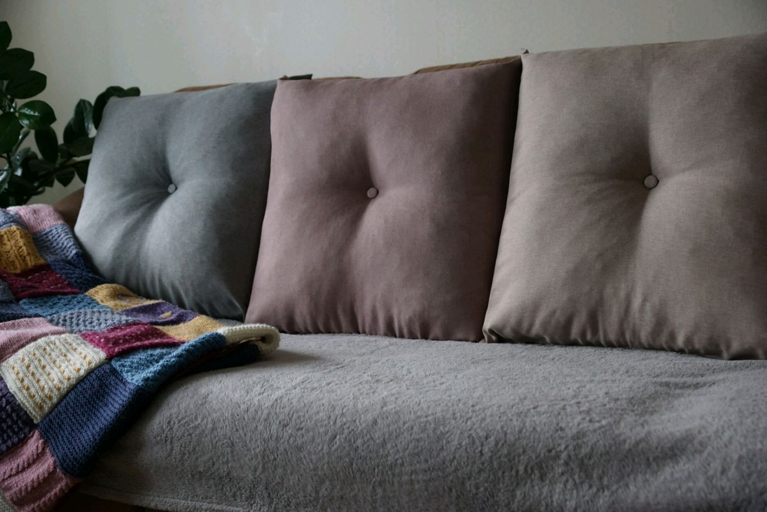 большие декоративные подушки на диван