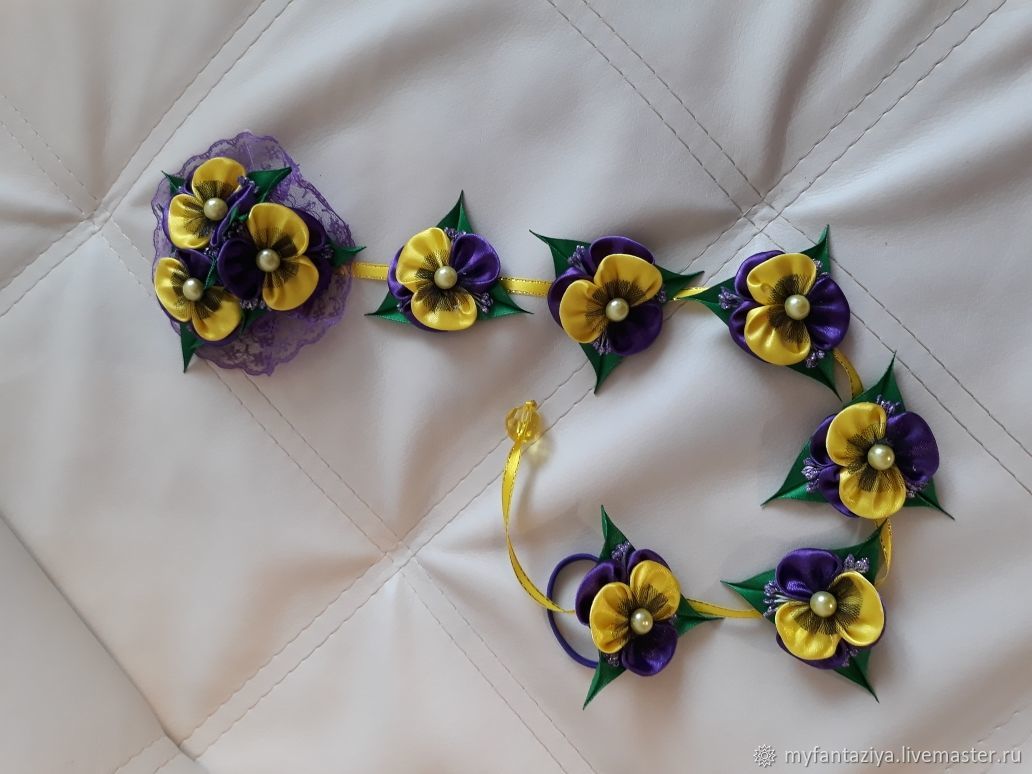 Как сделать цветы из атласных лент для декорирования заколок