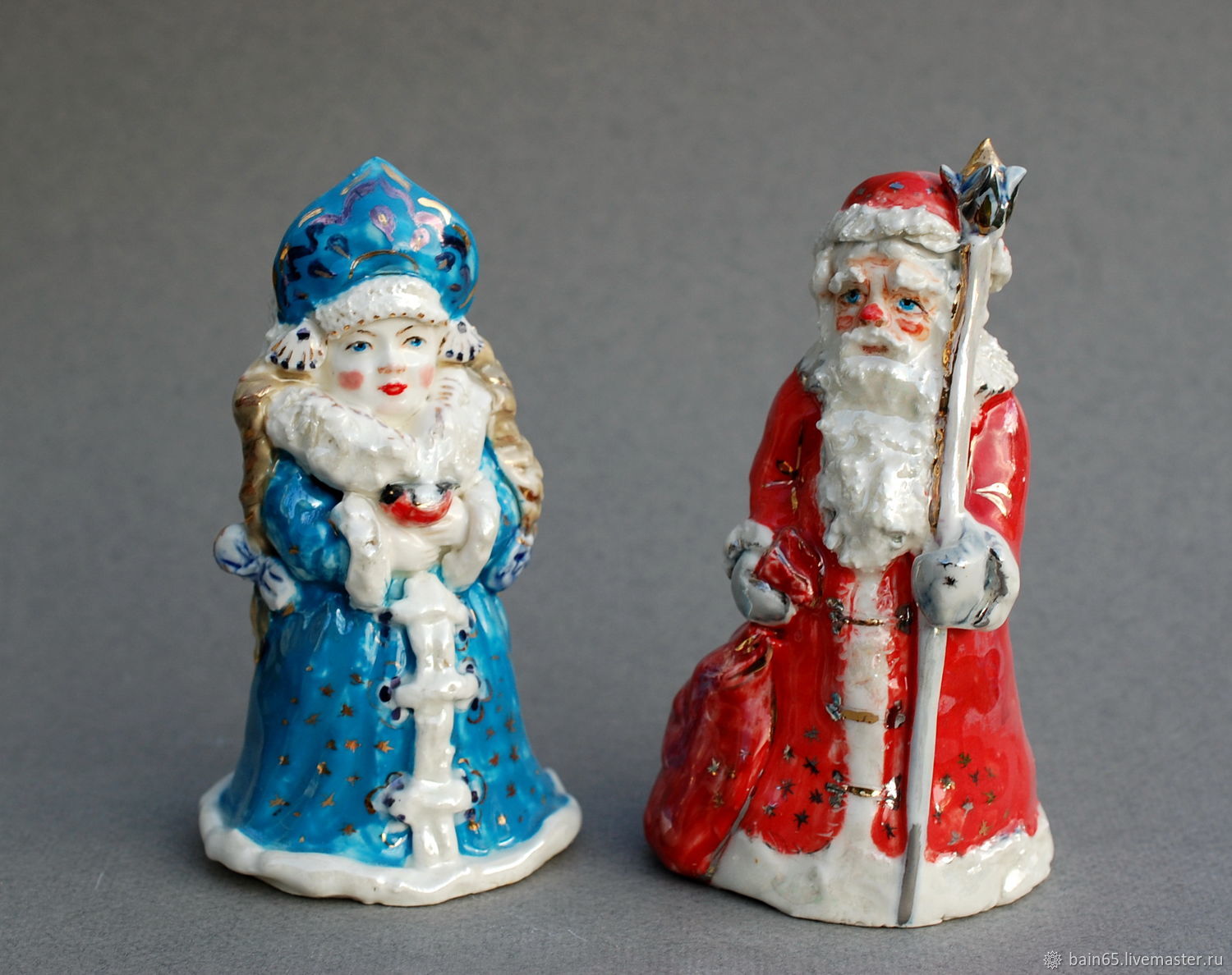 Дед Мороз и Снегурочка статуэтки. Фарфоровая статуэтка дед Мороз. Фарфоровые фигурки Деда Мороза и Снегурочки. Фарфоровые дед Мороз и Снегурочка