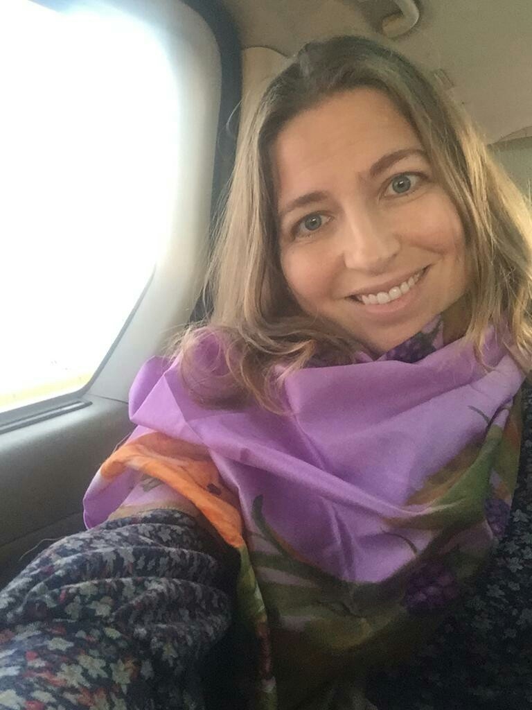 Хозяйка в платке. 