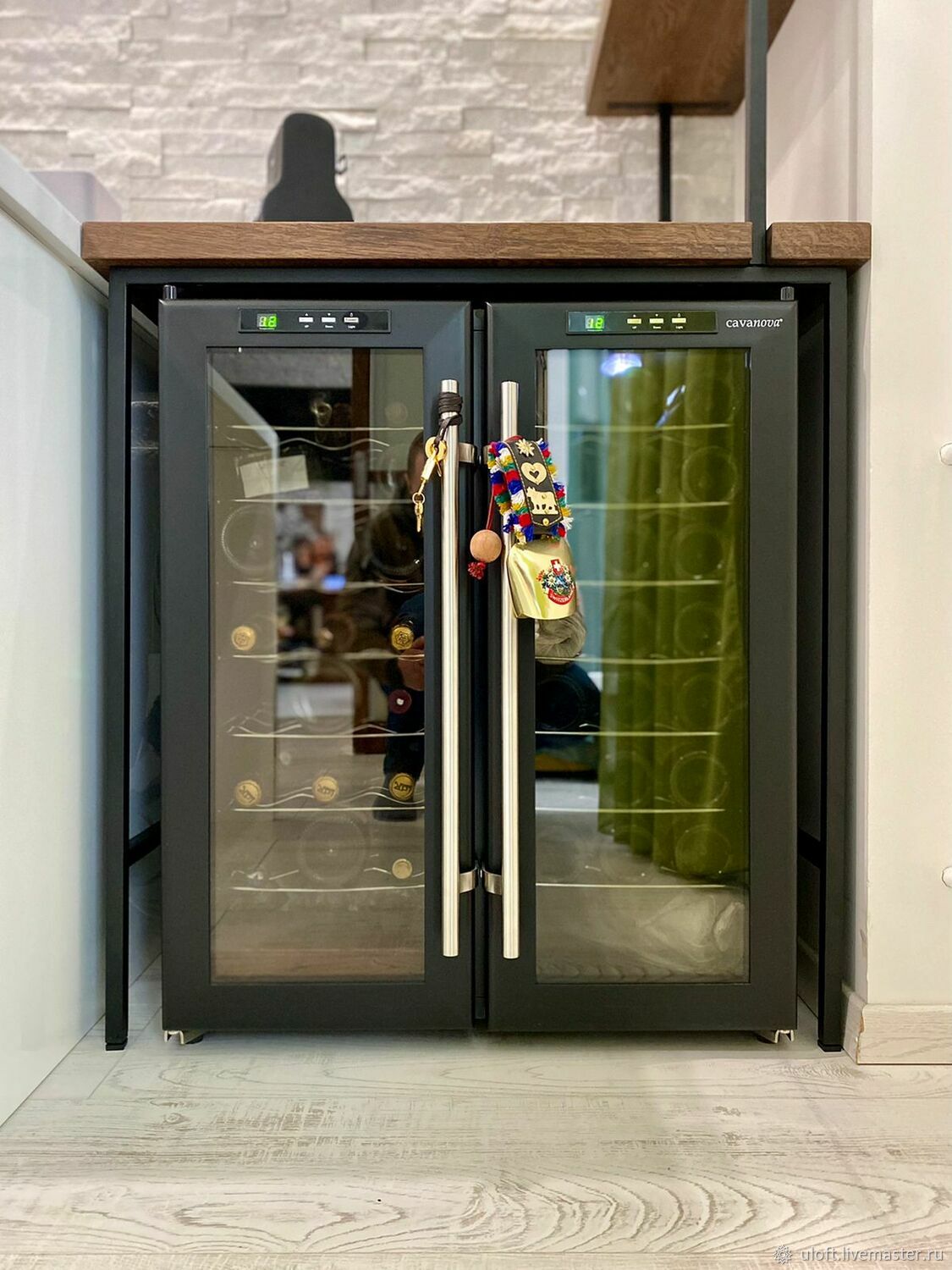 Стол на винный шкафчик с полками из массива дуба (проект г. Москва) в ...