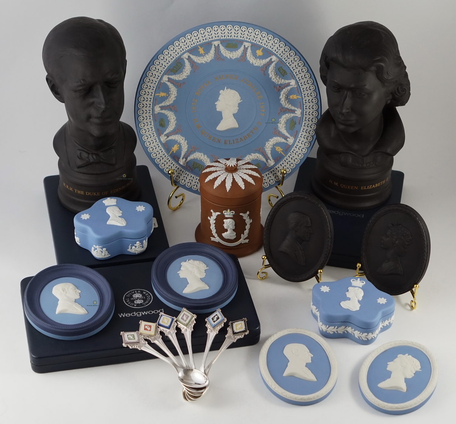 Предметы Wedgwood с Елизаветой II