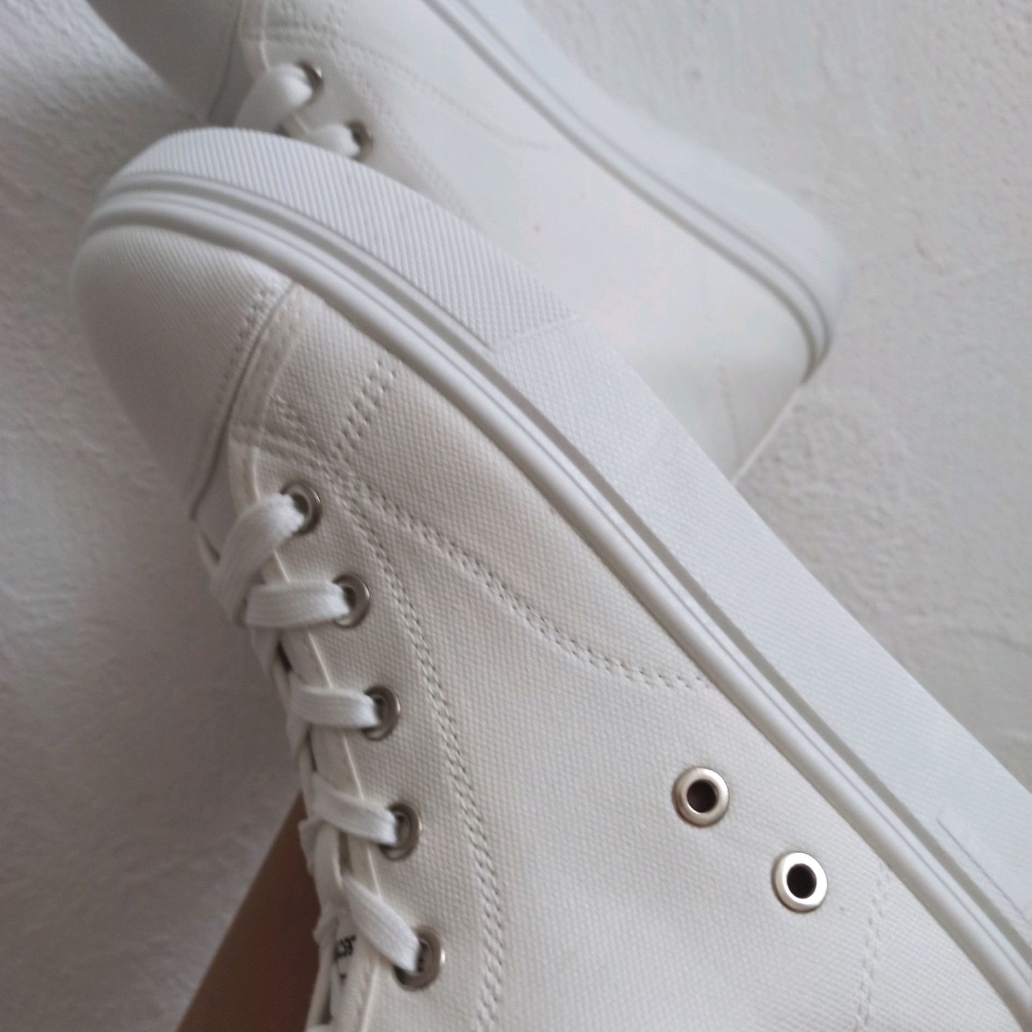 Просто белые высокие кеды. Идеальная классика в интернет-магазине ...