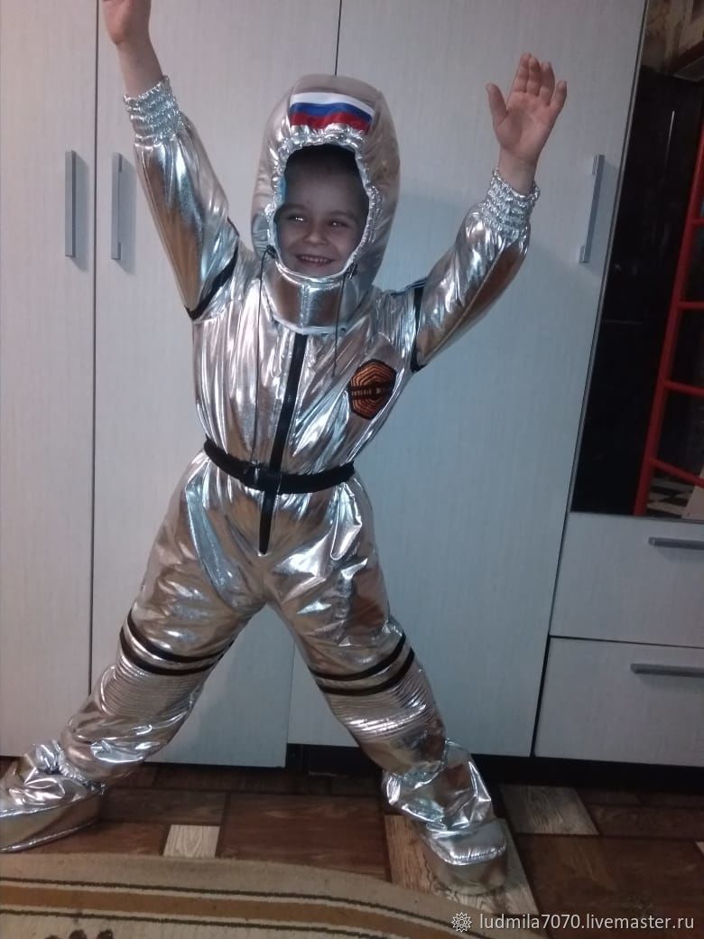 Детский костюм космонавта своими руками. Костюм Космонавта. Костюм Космонавта для мальчика. Карнавальный костюм космонавт. Костюм Космонавта Карнавалия.