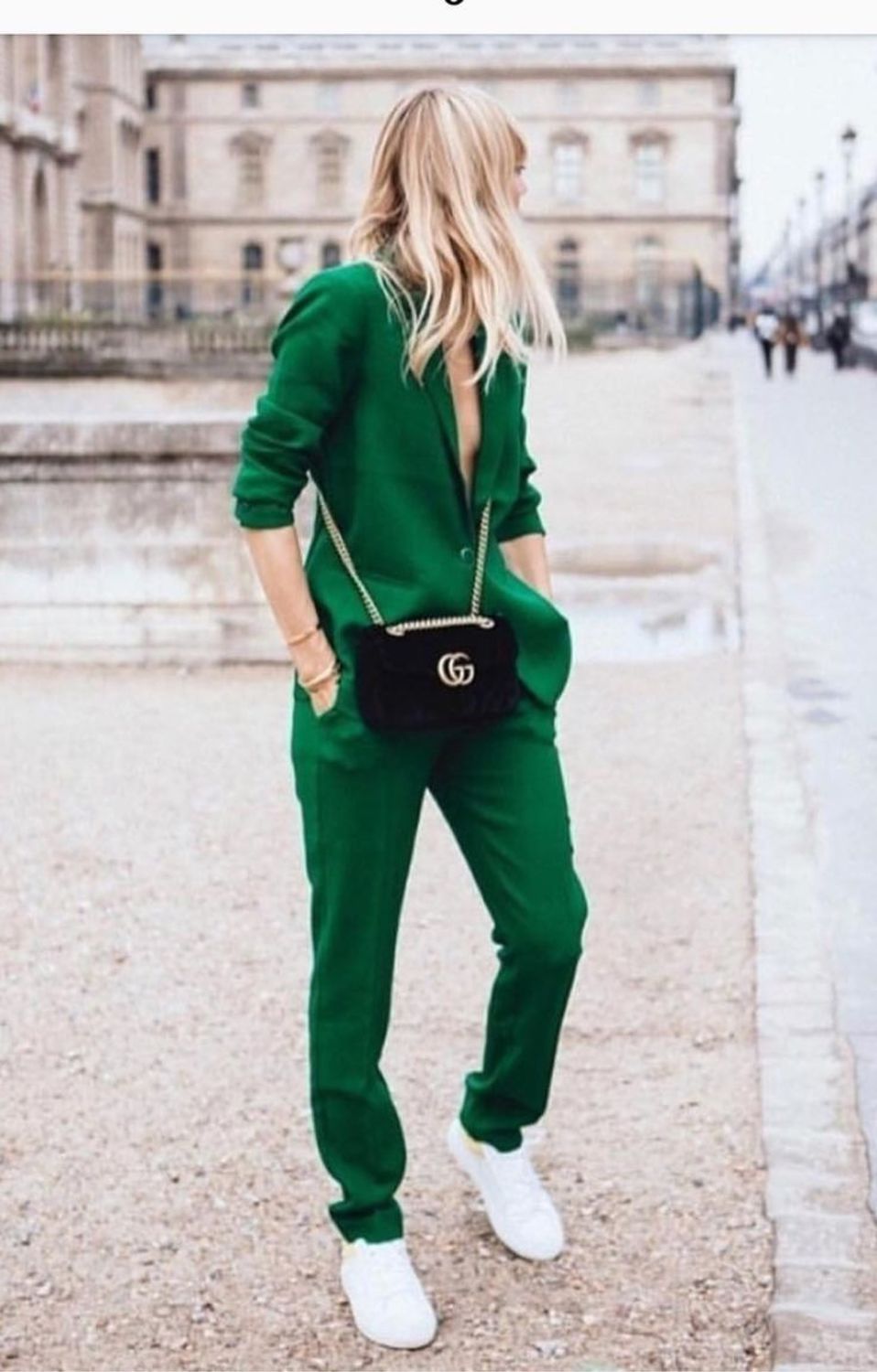 Зеленый спортивный костюм с чем носить
