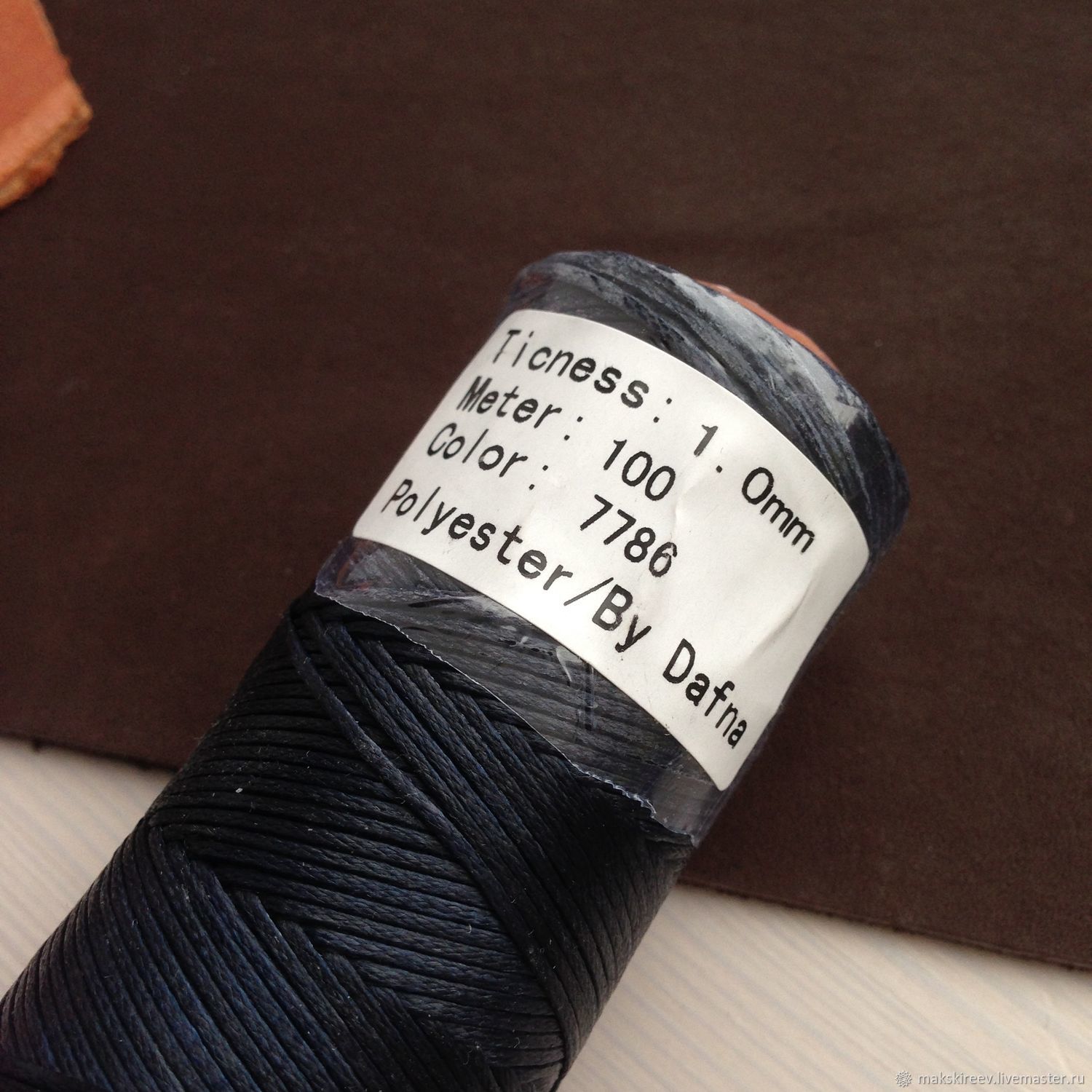 Нить вощеная DAFNA №7786 плоская 1 мм Нитки для кожи Катушка 100 м в ...