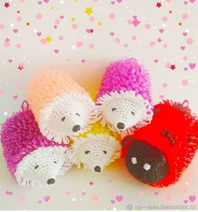 Вязания мочалку ежика. Мочалка с игрушкой. Вязаные мочалки. Мочалки игрушки елены шатохиной. Вязаные детские мочалки ежик.