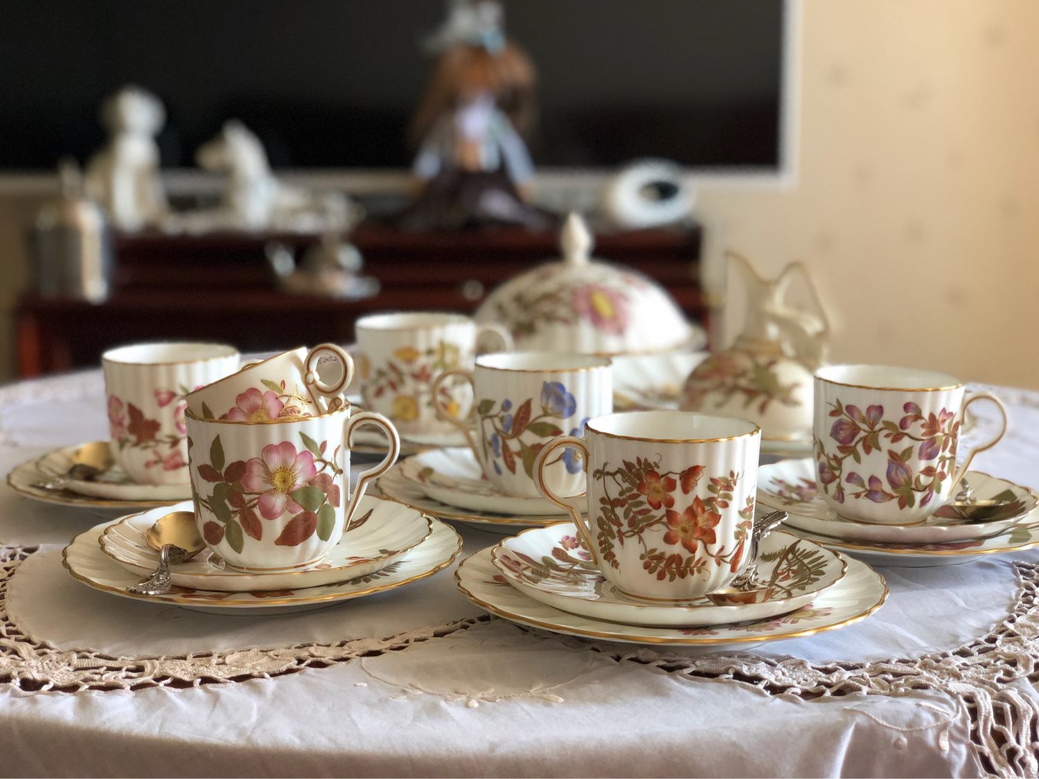 Чайный сервиз фото. Сервиз Royal Rochester Fraunfelter. Фарфор Royal Worcester Винтаж. Роял Орчард чайный сервиз. Чайный сервиз Royal Worcester Miranda.